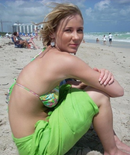  Mackenzie Star -  Pickup Sexy Girl In Bikini On Beach
