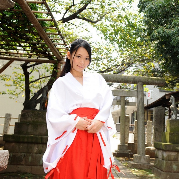  Ako Nishino -  Cute Japan Girl First Time Geisha